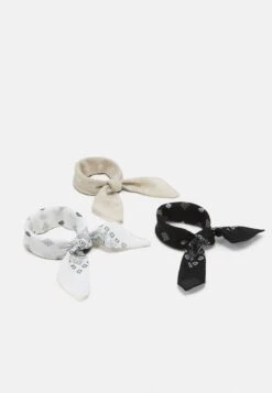 Pier One BANDANA UNISEX 3 PACK - Tuch - Black/white/beige -Pier One Verkäufe 07b97c3020c049de90779ce451692b29 1