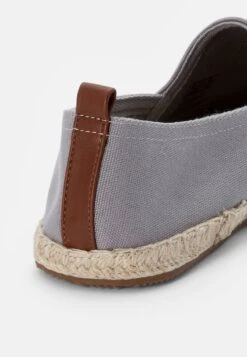 Pier One RENA ESPADRILLE UNISEX - Espadrille - Light Grey -Pier One Verkäufe 42d2421a7d9a4236aff6d97b980fd1f5