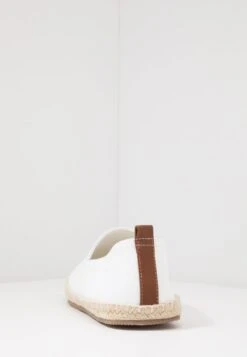 Pier One RENA ESPADRILLE UNISEX - Espadrille - White -Pier One Verkäufe 4f1c7dae0cbb47efaca02a71fb79d125