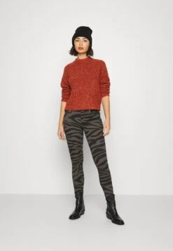 Pier One SHORT MICRO BEANIE UNISEX - Mütze - Black -Pier One Verkäufe 543d127d07134c2890a29c39eb75bc4a