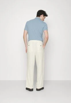 Pier One DRAWCORD TROUSERS - Stoffhose - Off-white -Pier One Verkäufe 65c988989ad143de851aee47dda41e80