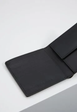 Pier One LEATHER - Geldbörse - Black 10 Pier One LEATHER - Geldbörse - Black -Pier One Verkäufe 793ee17881fd4ef9bb10f1e344bf22ed