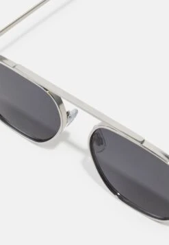Pier One Sonnenbrille - Silver-coloured -Pier One Verkäufe 7d8386e687b348308fc460282594e4fb