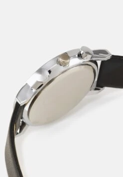 Pier One SET - Uhr - Black -Pier One Verkäufe 8b85f94e4c5a43a89680fa66df3bc7c7