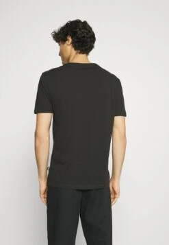 Pier One 5 PACK - T-Shirt Basic - White/black/dark Blue -Pier One Verkäufe a0c7b6453ce14bcdb30df26ad77873b2