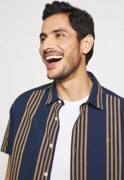 Pier One T-Shirt Basic - White/black/bordeaux -Pier One Verkäufe ad1e5f105df94e638daafdd57d29d49c