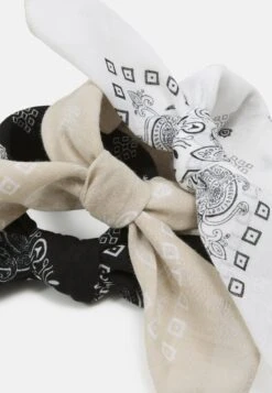 Pier One BANDANA UNISEX 3 PACK - Tuch - Black/white/beige -Pier One Verkäufe c2ede95d3e4443e6ac8cd75fce932acc