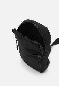 Pier One Gürteltasche - Black -Pier One Verkäufe c75c8bdf8b8541419b96d7dba0f5d743