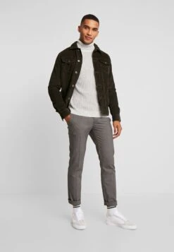 Pier One Verkäufe -Pier One Verkäufe f235db7263944de8a0e5e43098d35a90