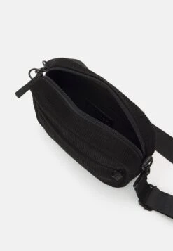 Pier One UNISEX - Umhängetasche - Black -Pier One Verkäufe f6e97ec080334bee84e0beb3736ab78d